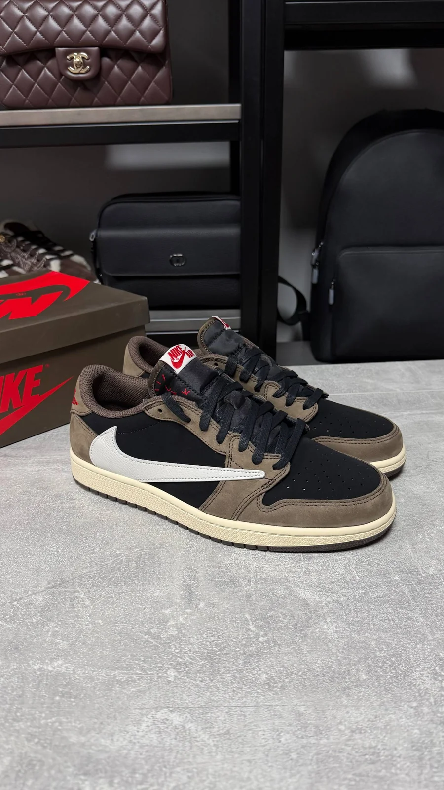 Кросівки - Nike x Travis Scott